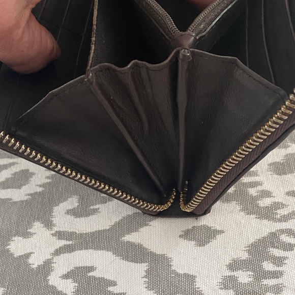 Gucci GG Beige Canvas Zip-Around Long Wallet w/Gold Tone Hardware - Picture 5 of 12